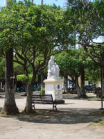 Plaza de Independencia, statue is to women - Love and Sacrifice